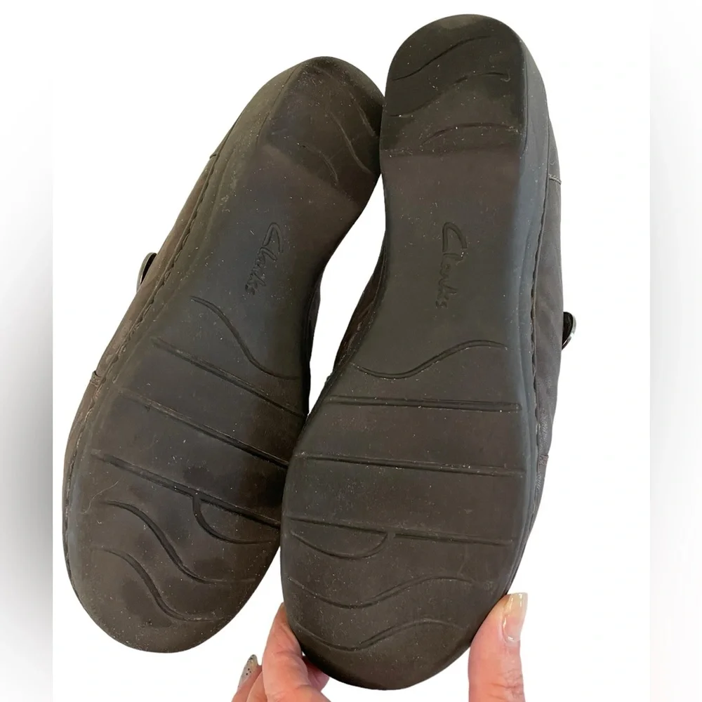 Clarks distressed brown